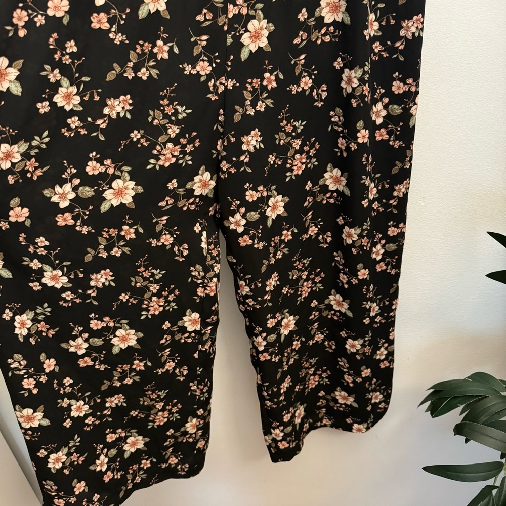 Floral romper - Picture 2 of 3